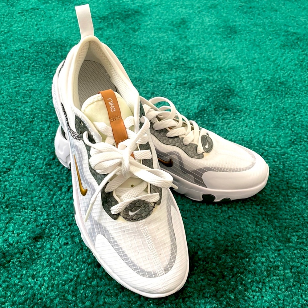 NEW Nike Renew Sneakers